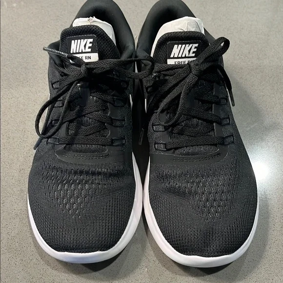 Nike Black and White Athletic Shoes with Mesh Upper Men main image 3